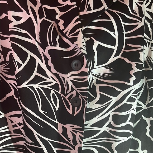 Laura Scott Black and White Graphic Blazer - Picture 2 of 7